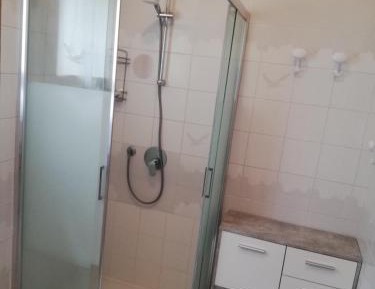 Double Room with French Bed and Shared Bathroom