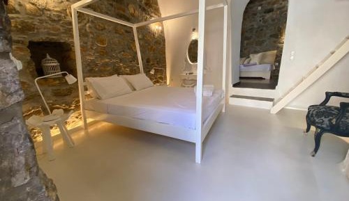 Suite with Square View - Split Level