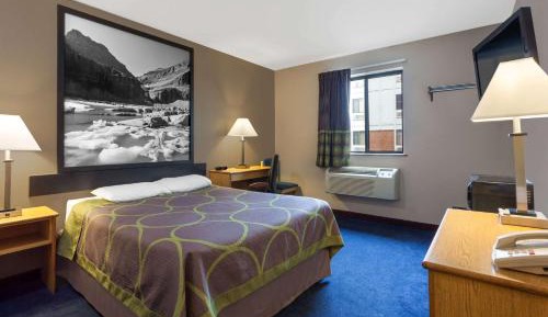 Queen Room - Mobility Access/Non-Smoking