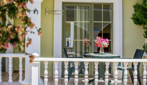 Villa with Garden View