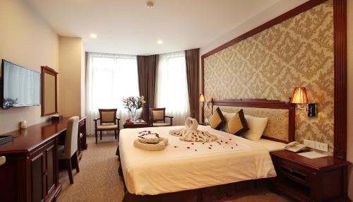Deluxe Double or Twin Room with City View