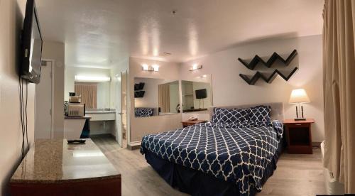 King Two-Bedroom Suite - Non-Smoking