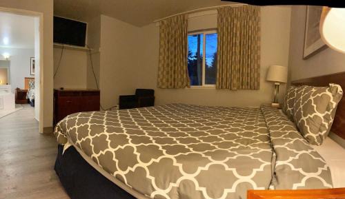 Deluxe Suite with Spa Bath