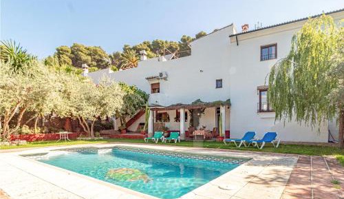 Three-Bedroom Holiday Home 
