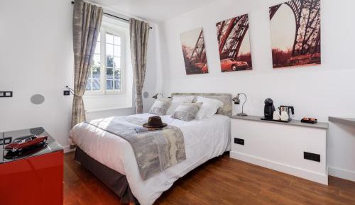 Deluxe Double Room with Shower