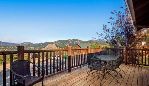 Four-Bedroom Holiday Home