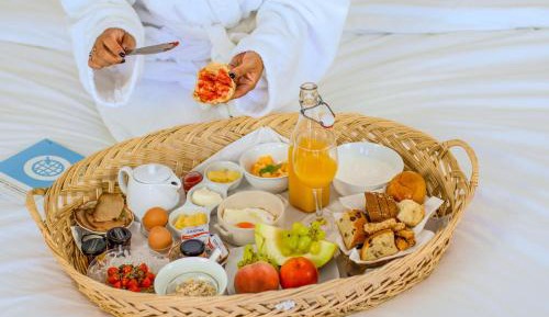 One-Bedroom Suite with Sea View