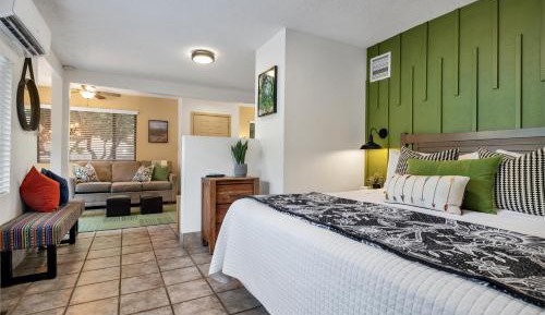 Deluxe Suite - Gifford Suite