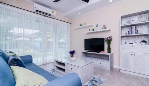 Apartment with Pool View 