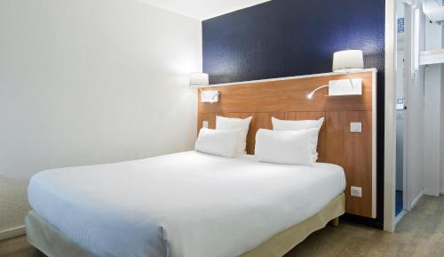 Queen Room - Non-Smoking