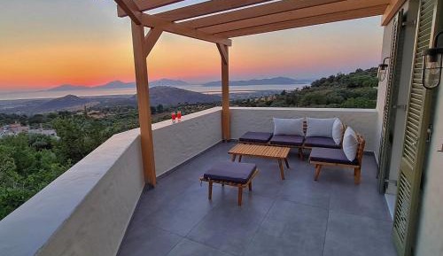 Deluxe Villa with Private Hot Tub and Panoramic View