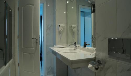 Double or Twin Room with Balcony (2 Adults + 1 Child)