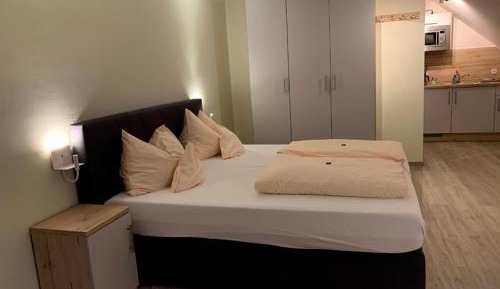 Deluxe Double Room (2 Adults + 1 Child)