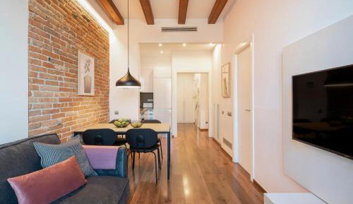 One-Bedroom Apartment with City View