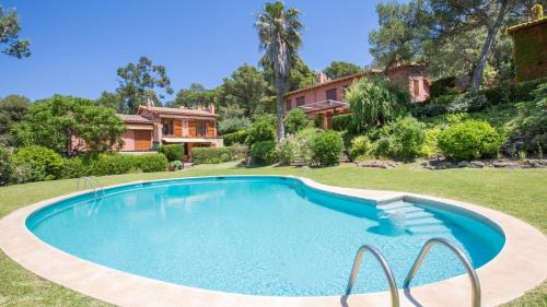 Villa with Garden View