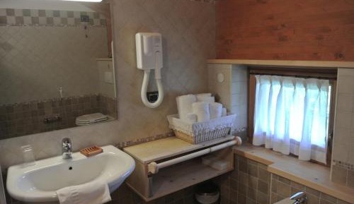 Deluxe Double or Twin Room with Mountain View