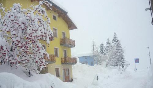 Two-Bedroom Apartment with Two Balconies