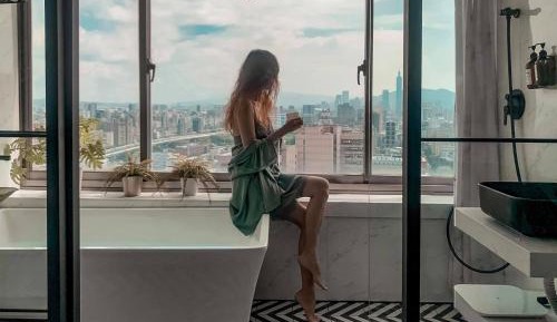 101 View Bathtub Studio J1