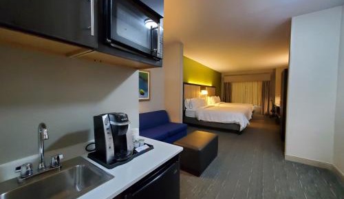 Queen Suite with Two Queen Beds