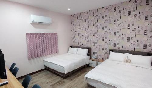 Quadruple Room with Private Bathroom