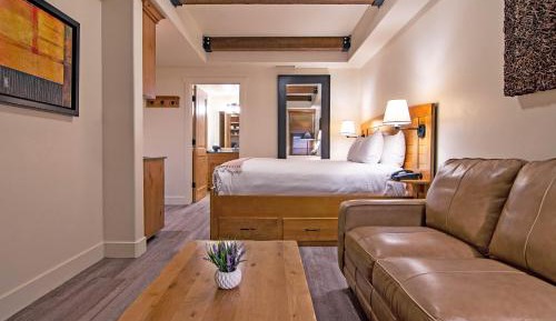 Standard Queen Room