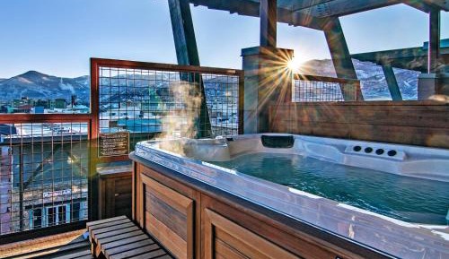 Suite with Hot Tub
