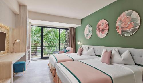 Deluxe Guest Room with Balcony