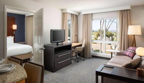 One-Bedroom Queen Suite
