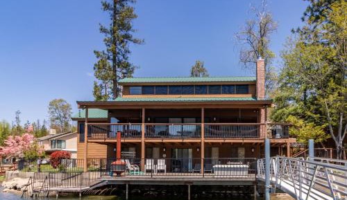 Five Bedroom Holiday Home