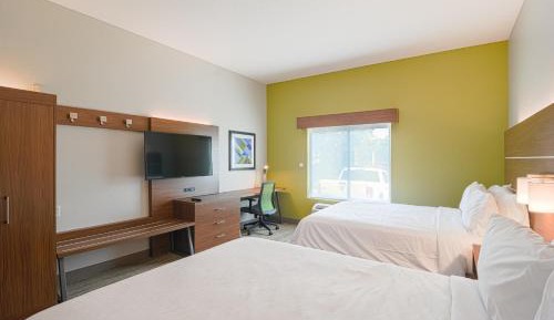 Queen Room with Two Queen Beds - Mobility Access Tub/Non-Smoking