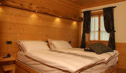 Double or Twin Room with Mountain View