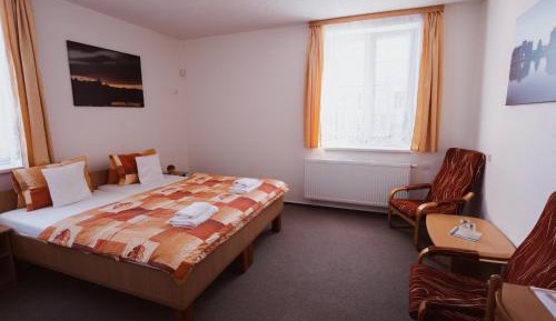 King Room with Roll-In Shower - Disability Access