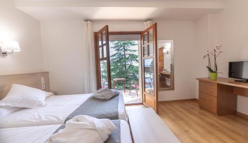 Habitación Doble con acceso al Circuito Contrastes