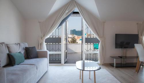Studio with Terrace and City View