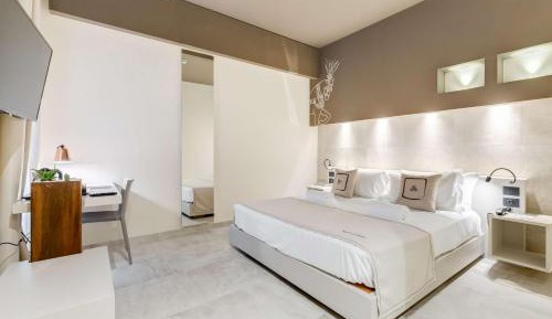Junior Queen Suite