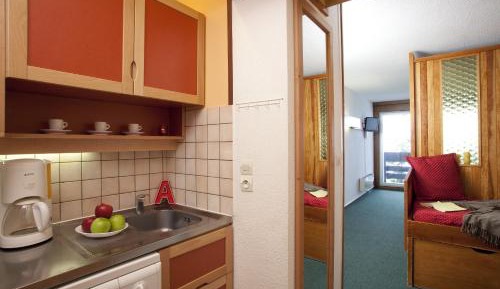 Studio with Sleeping Alcove (4 People) - South Side