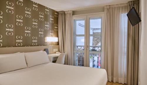 Standard Queen Room