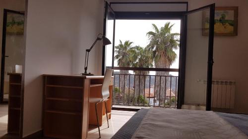 Apartment with Mountain View