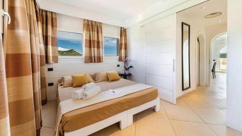Deluxe Suite with Spa Bath