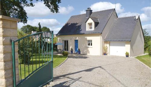 Three-Bedroom Holiday Home 
