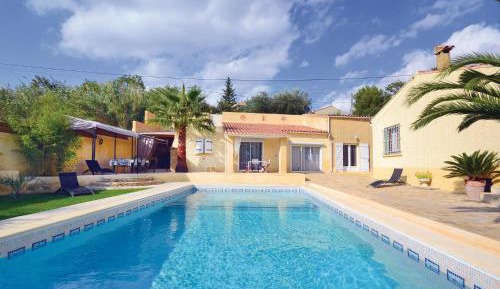 Three-Bedroom Holiday Home 