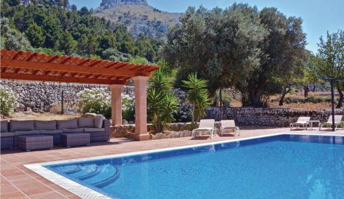 Six-Bedroom Holiday Home