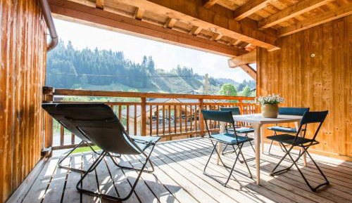 Apartment with Mountain View