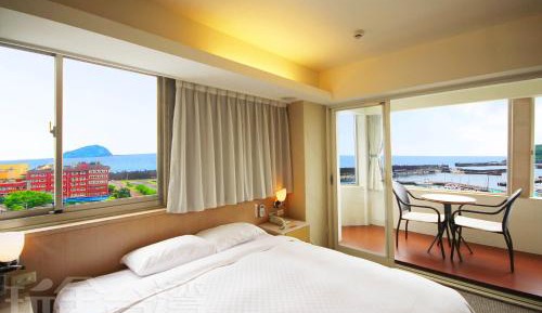 Deluxe King Room with Ocean View and Balcony