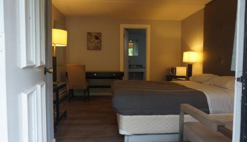 Deluxe Queen Room