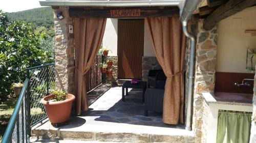 Deluxe Room (2 Adults + 1 Child)
