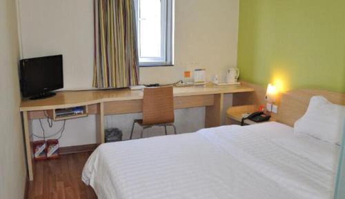 Superior Queen Bed Room