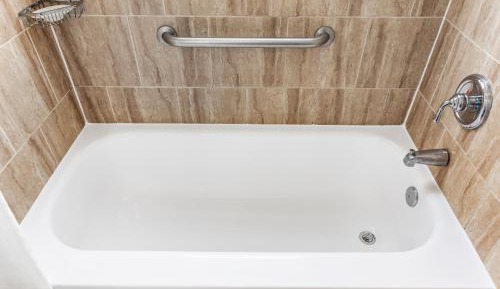 Deluxe Efficiency Suite: 1 King Bed