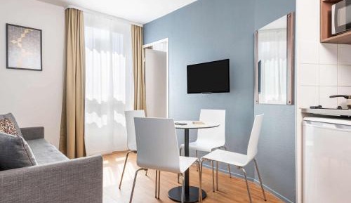 One-Bedroom Apartment with Twin Beds
