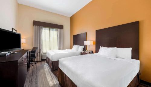 Deluxe Queen Room with Two Queen Beds